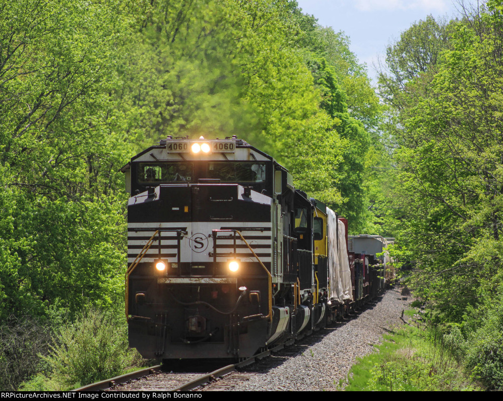 SU 99 in the late morning sun as it approaches the junction with the Southern Tier Line a mile or so ahead 